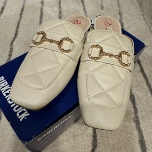 New - Blondo Sophie waterproof Quilted Faux Leather Mules
